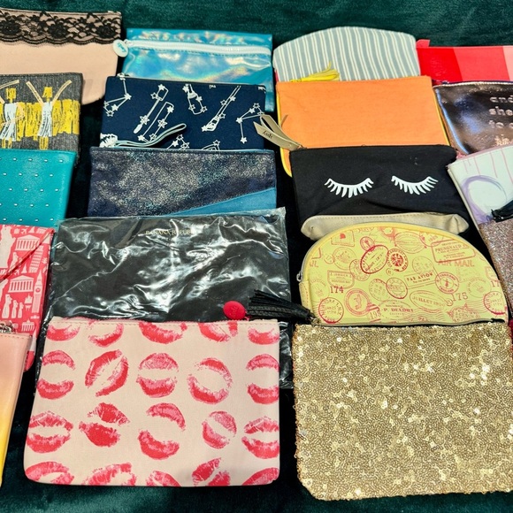Bundle of 29 Various Colorful Cosmetic Bags - Mostly Ipsy Glambags - Picture 3 of 5
